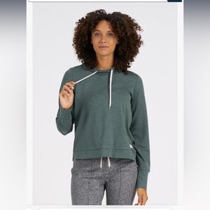 Vuori Halo Essential Hoodie in Kelp Heather Size Medium